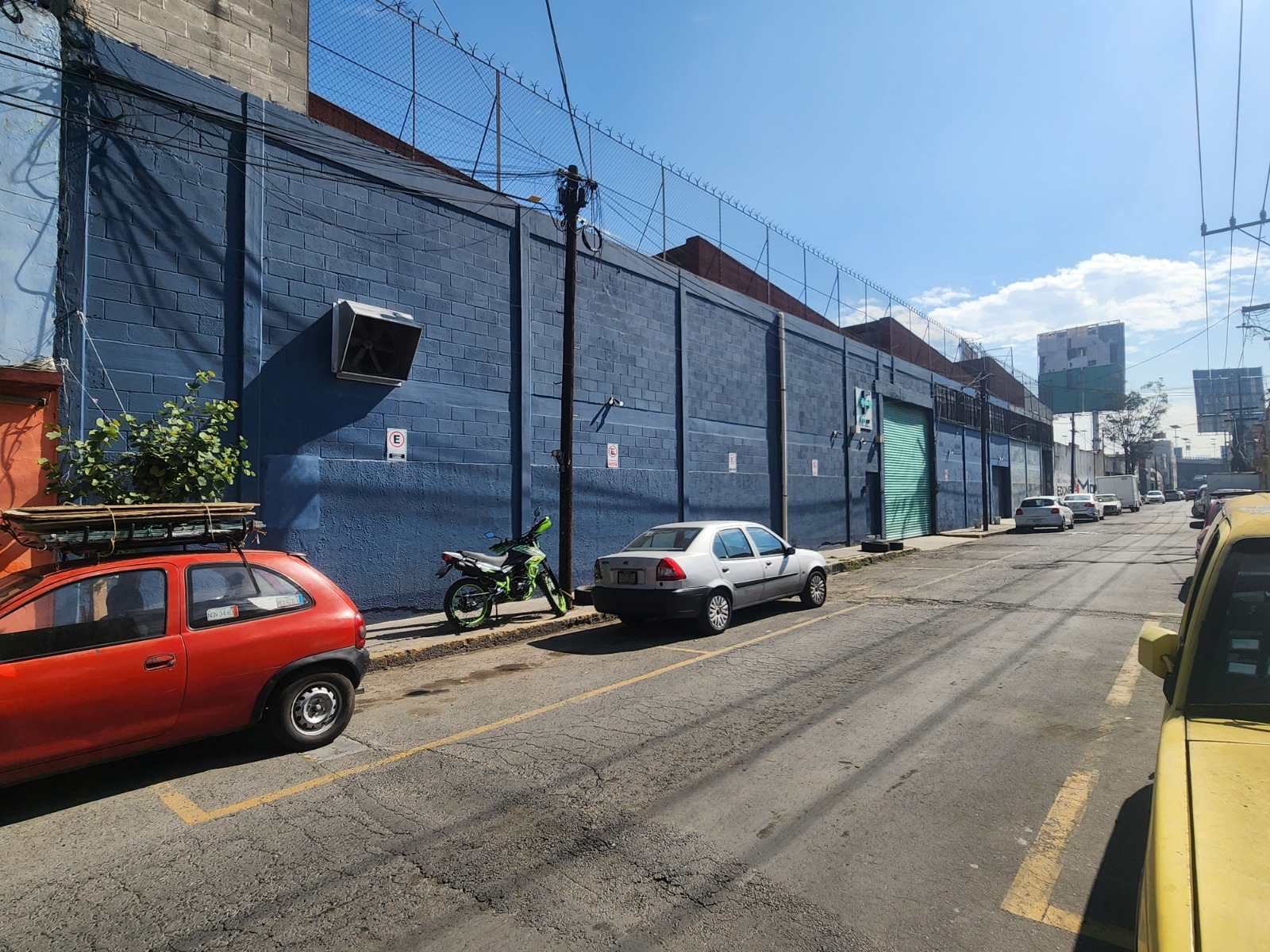 BODEGA Y LOCAL, SOBRE PERIFERICO, MANUEL AVILA CAMACHO.
